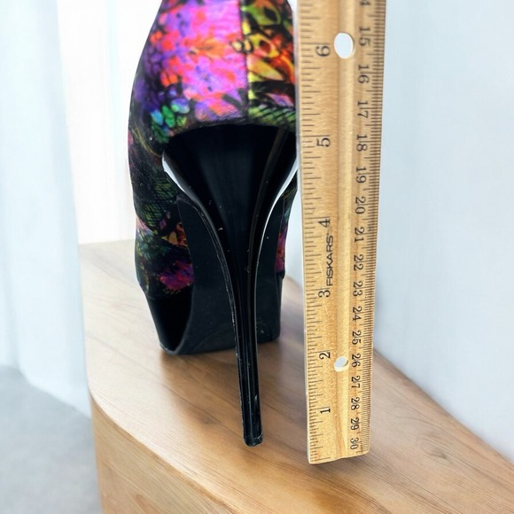 Bold & Stylish! Carlos Santana Destiny Stiletto Pumps Vibrant Fabric Heels  8.5M - Picture 10 of 10